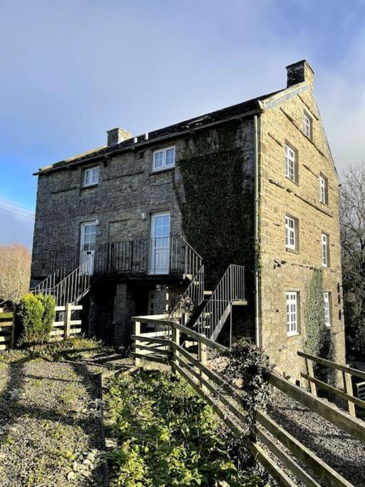 Апартаменты The Granary, Old Corn Mill, Yorkshire Dales West Burton Экстерьер фото